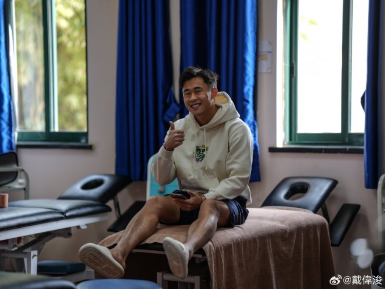  Everything will be fine！戴偉浚曬機場(chǎng)照暗示將手術(shù)：很快再見(jiàn)