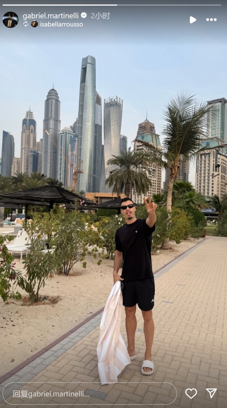  輕松愜意！馬丁內利社媒曬出自己在海邊沙灘休閑照
