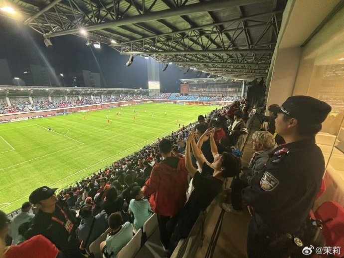  前國足主帥米盧現身球場(chǎng)，觀(guān)看U20國足vs卡塔爾U20