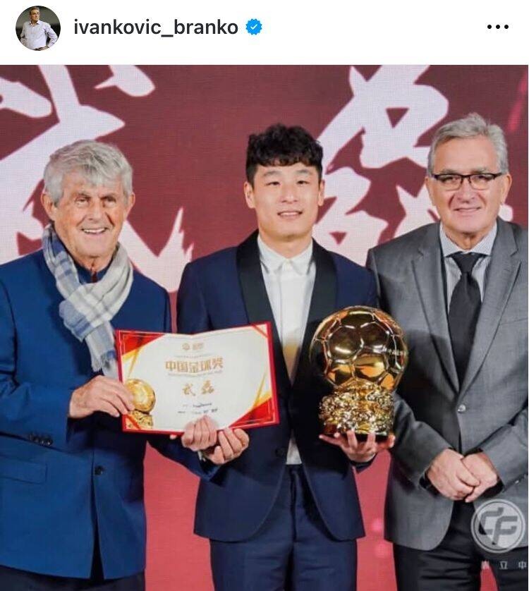  出席中國金球獎頒獎儀式，伊萬(wàn)曬與武磊、米盧同框照片