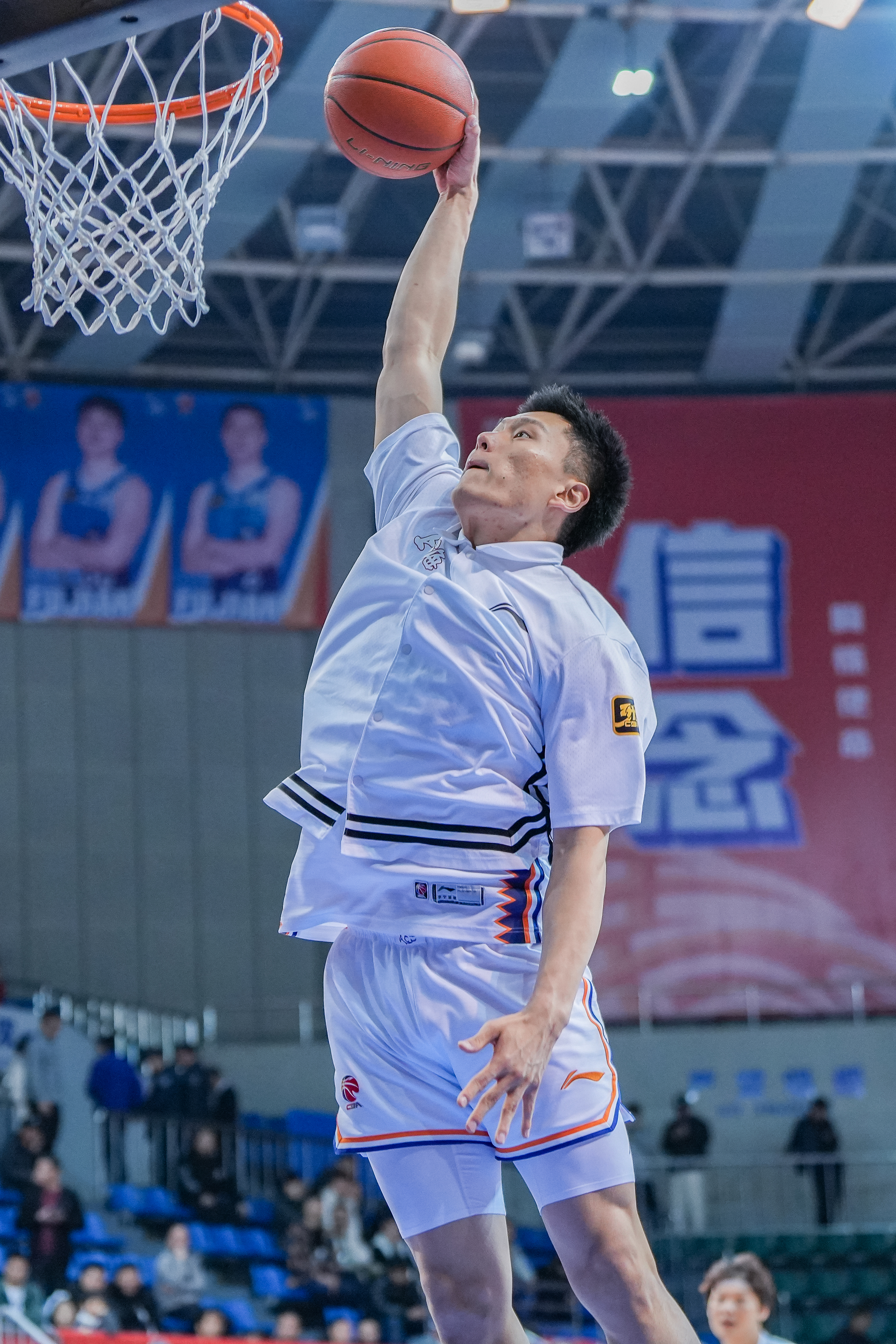  持續漲球！上海男籃“李花”組合—李弘權、李添榮
