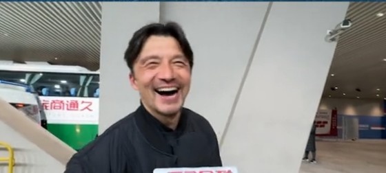  帶孩子和帶球隊哪個(gè)更累？謝暉笑言：都累，但帶孩子更累