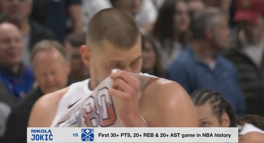  你貸款？轉播方字幕：約基奇30+20+20！NBA歷史首人！