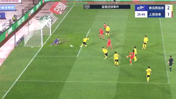  這球漂亮！19歲李新翔晃過(guò)張呈棟單挑防線(xiàn)破門(mén)，海港生涯處子球！