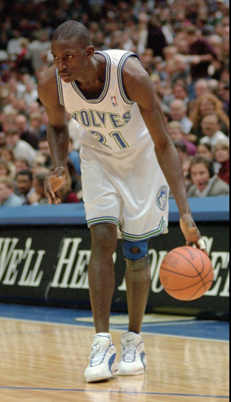  KG：你以為我喜歡狼隊老板那個(gè)XX？我們來(lái)NBA就是工作&拿錢(qián)回家